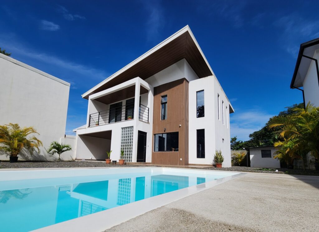 Home for Sale in Jaco Beach - Image 1