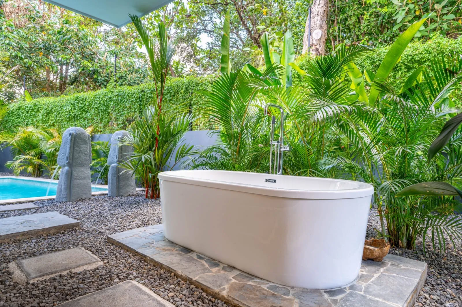 Tropical Mid-Century Luxury Haven – Walk to Uvita’s Pristine Beach - Image 4
