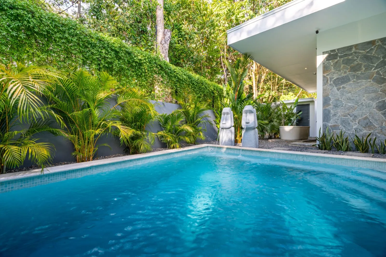 Tropical Mid-Century Luxury Haven – Walk to Uvita’s Pristine Beach - Image 3